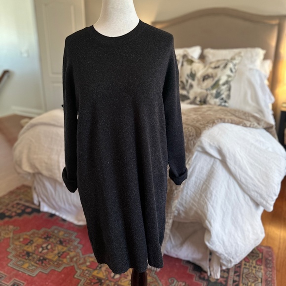 POMANDER PLACE - Noir Vivianne Crewneck Dress - Tuckernuck - Picture 2 of 2